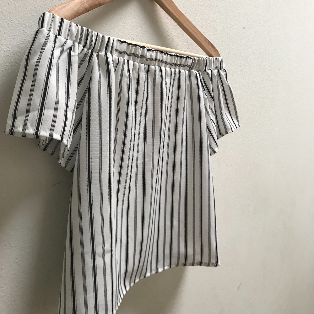 DOE & RAE White/Black Stripe OFF THE SHOULDER TOP